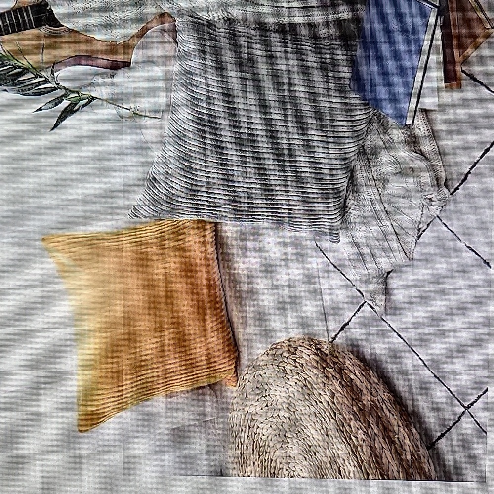 Home Brilliant Throw Pillow covers. 18" x 18" Set of 2 NIP - Picture 2 of 5